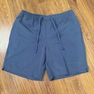 Cuts men’s crossover shorts